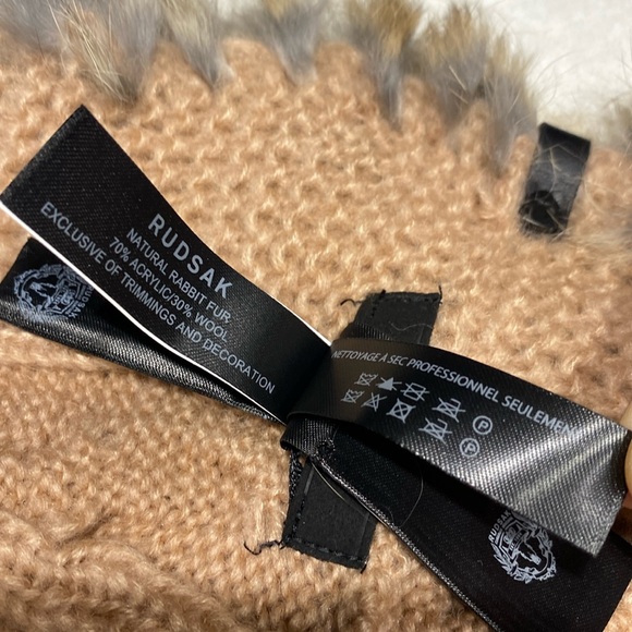 New Rudsak Authentic Rabbit Fur & Knit
Infinity Scarf neutral without tags⭐️⭐️⭐️ - Picture 7 of 17